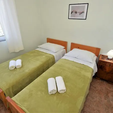 Ribarska Kuca Saruscica Zut Casa de Férias *